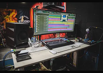 Studio Rental (Lock-In)